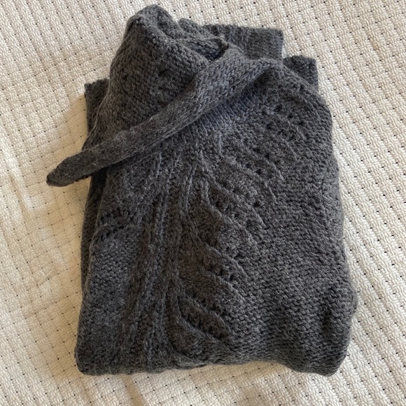🆕 DKNY Grey wool Sweater- never worn!! - Picture 8 of 15